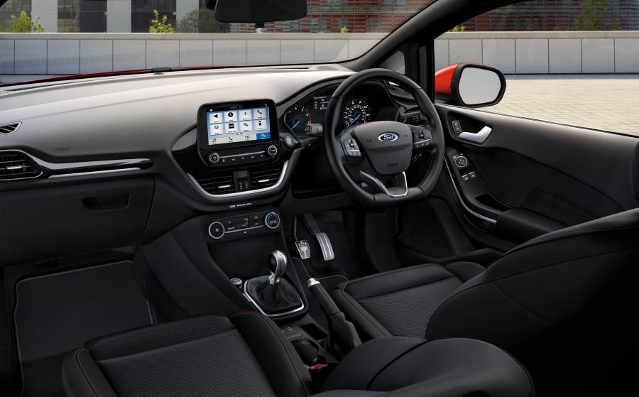 Торпедо Ford Fiesta Sport Van 2018 года  (UK) (фото 3 из 23)